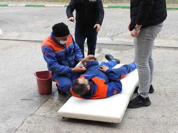 EMERGENCY FIRST AID TRAINING